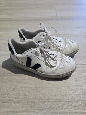 VEJA V 10 Sneakers